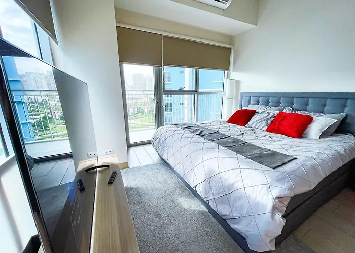 Luxury 2br Corner Near Solaire & Okada Ii Sunset *