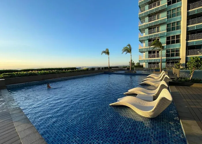 Luxury 2br Corner Near Solaire & Okada Ii Sunset Manila