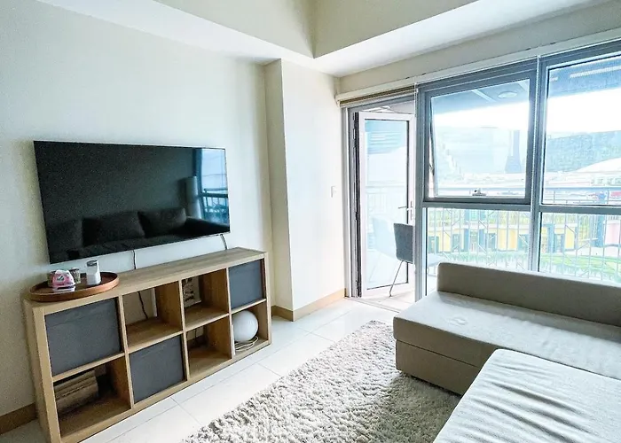 Luxury 2br Corner Near Solaire & Okada Ii Sunset Apartment