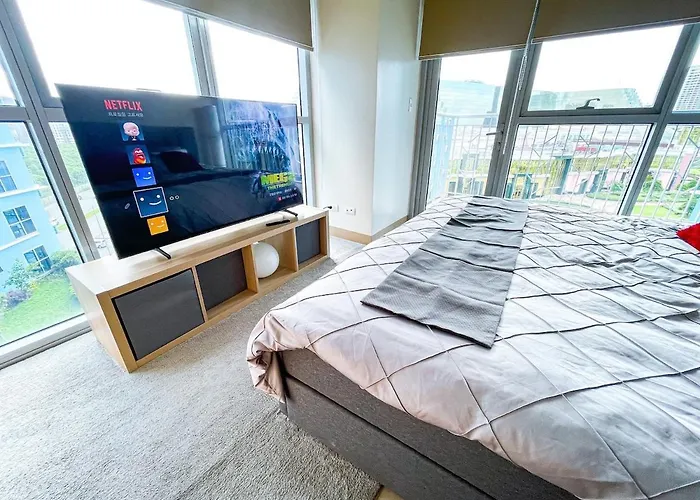 Luxury 2br Corner Near Solaire & Okada Ii Sunset Apartment Manila
