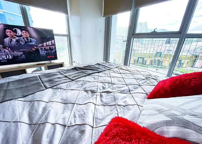 Luxury 2br Corner Near Solaire & Okada Ii Sunset *