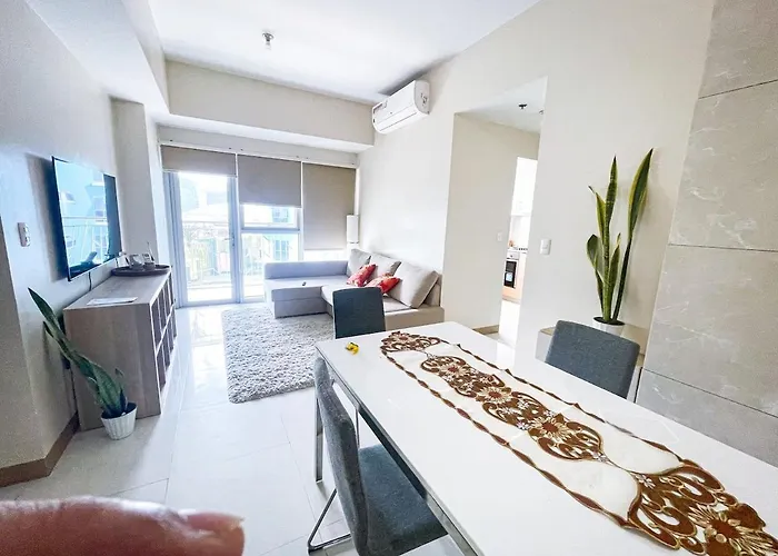 Luxury 2br Corner Near Solaire & Okada Ii Sunset