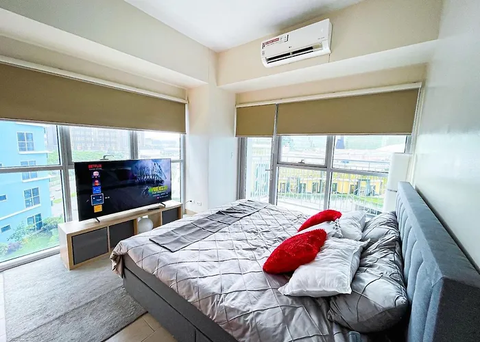 Apartment Luxury 2br Corner Near Solaire & Okada Ii Sunset