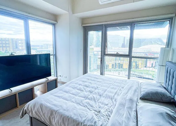 Luxury 2br Corner Near Solaire & Okada Ii Sunset *