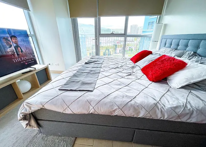Luxury 2br Corner Near Solaire & Okada Ii Sunset Manila