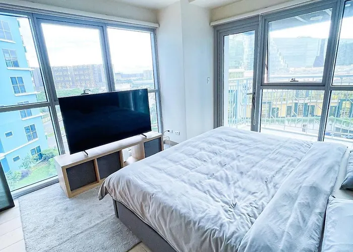 Luxury 2br Corner Near Solaire & Okada Ii Sunset *