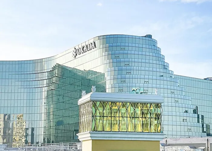 Luxury 2br Corner Near Solaire & Okada Ii Sunset *